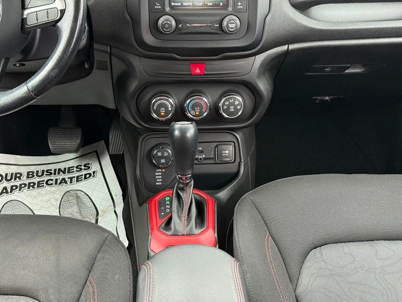 Jeep Renegade Vehicle Image 19