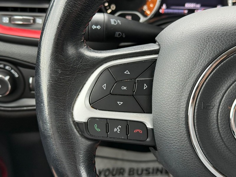 Jeep Renegade Vehicle Image 23