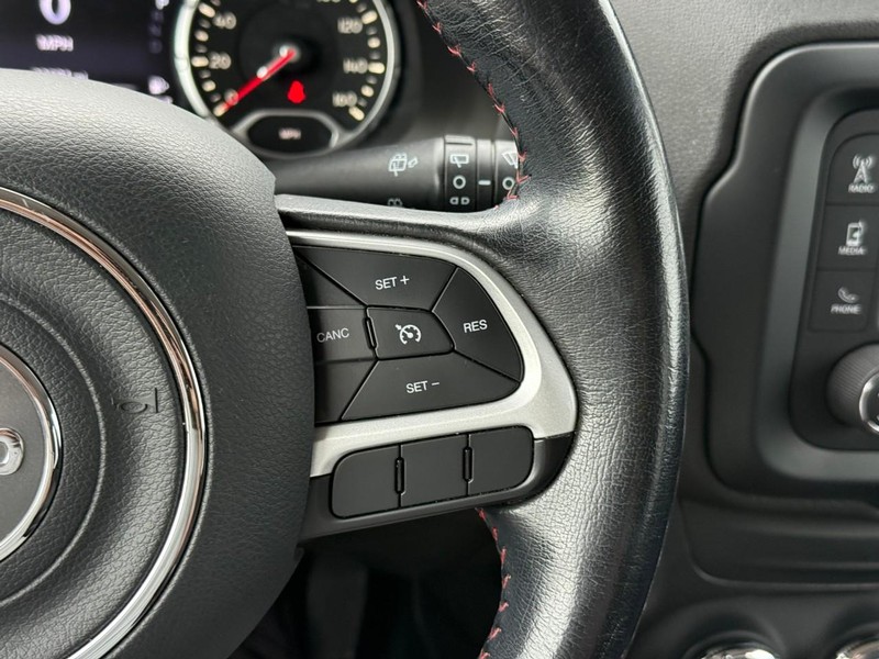 Jeep Renegade Vehicle Image 24