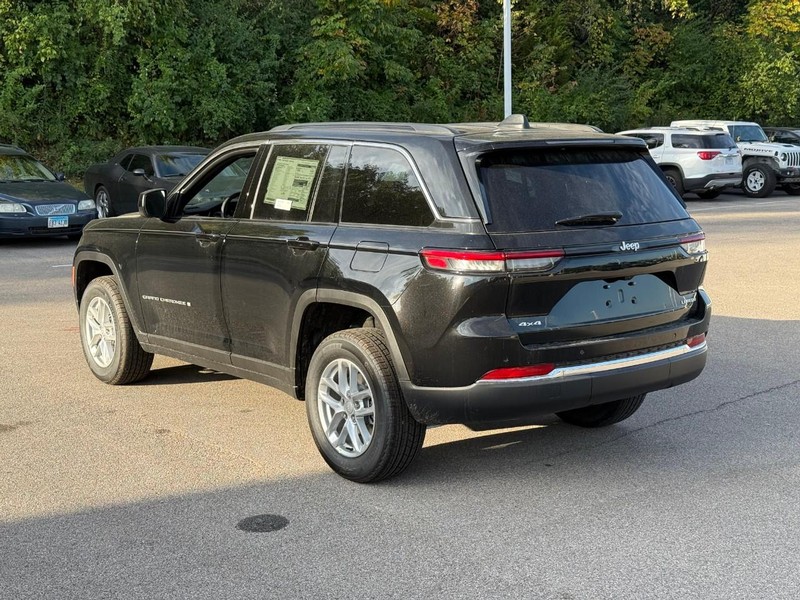 Jeep Grand Cherokee Vehicle Image 04