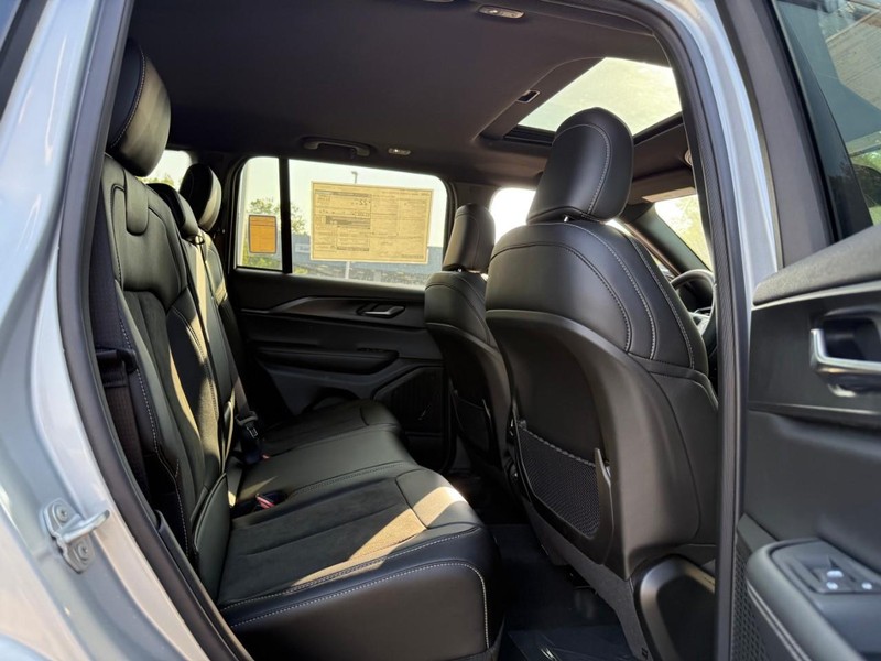 Jeep Grand Cherokee Vehicle Image 07