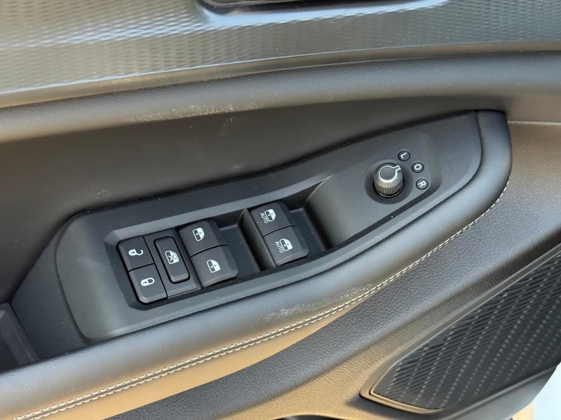 Jeep Grand Cherokee Vehicle Image 14