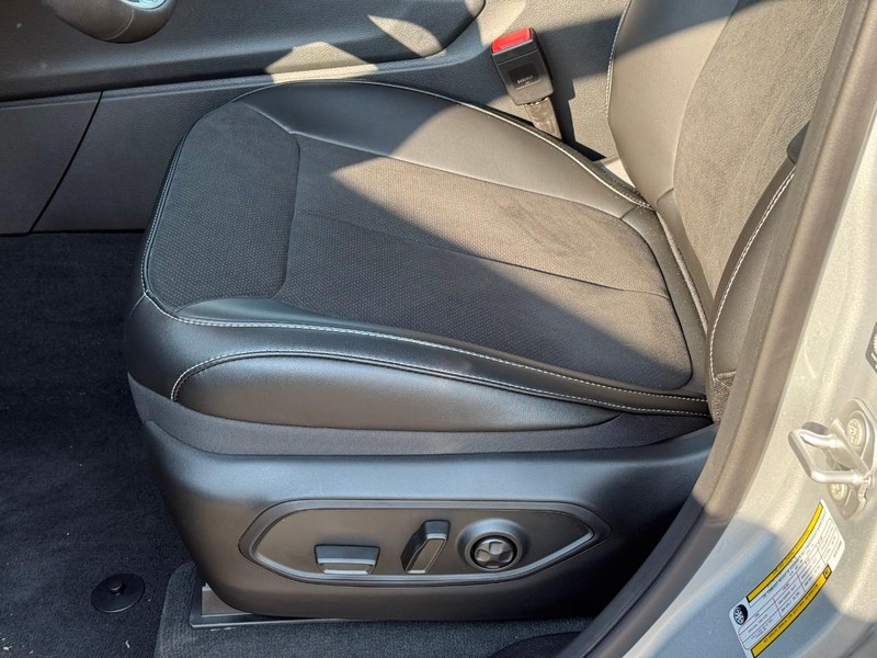 Jeep Grand Cherokee Vehicle Image 15