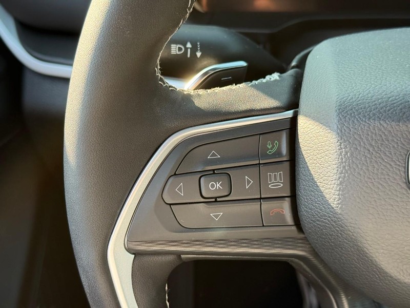 Jeep Grand Cherokee Vehicle Image 17