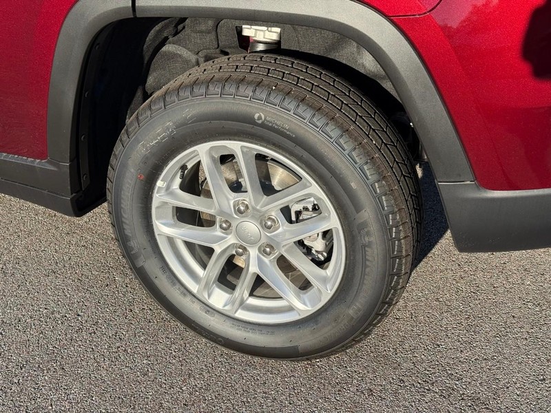 Jeep Grand Cherokee Vehicle Image 05
