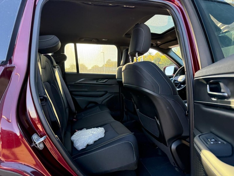 Jeep Grand Cherokee Vehicle Image 08