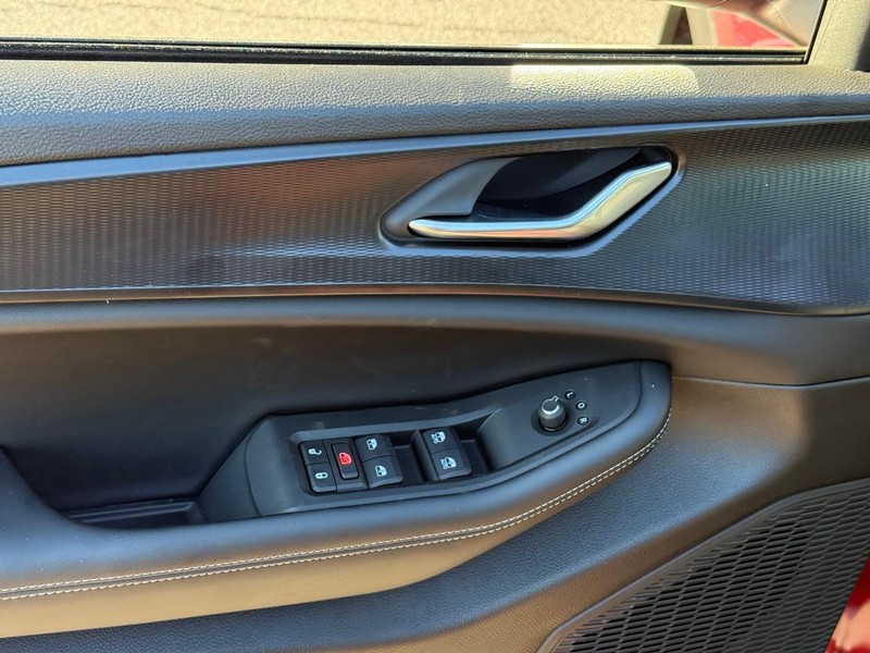 Jeep Grand Cherokee Vehicle Image 15