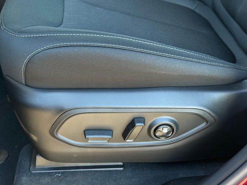 Jeep Grand Cherokee Vehicle Image 17
