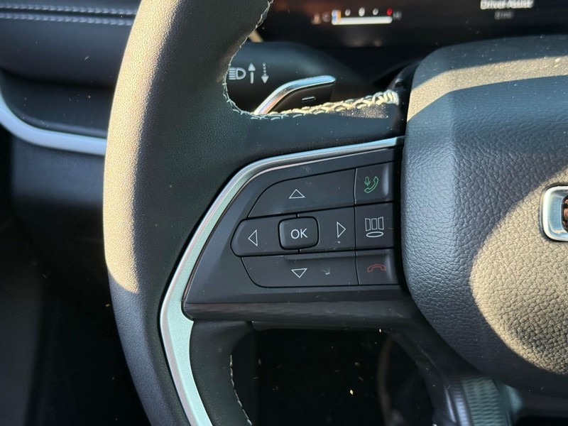 Jeep Grand Cherokee Vehicle Image 18