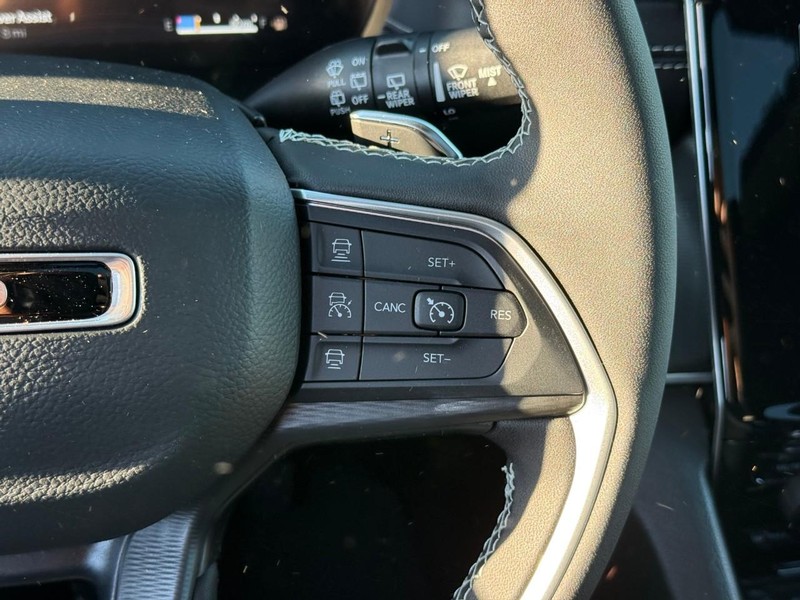 Jeep Grand Cherokee Vehicle Image 19