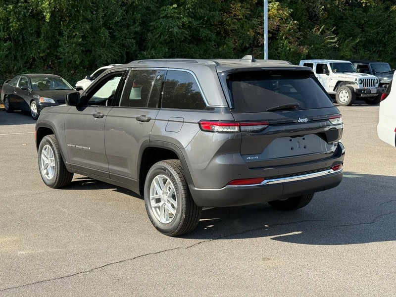 Jeep Grand Cherokee Vehicle Image 04