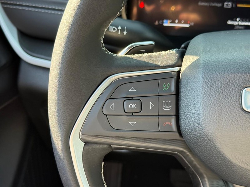 Jeep Grand Cherokee Vehicle Image 18