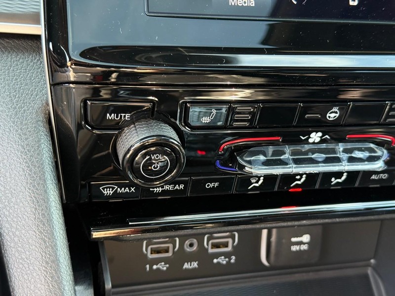 Jeep Grand Cherokee Vehicle Image 21