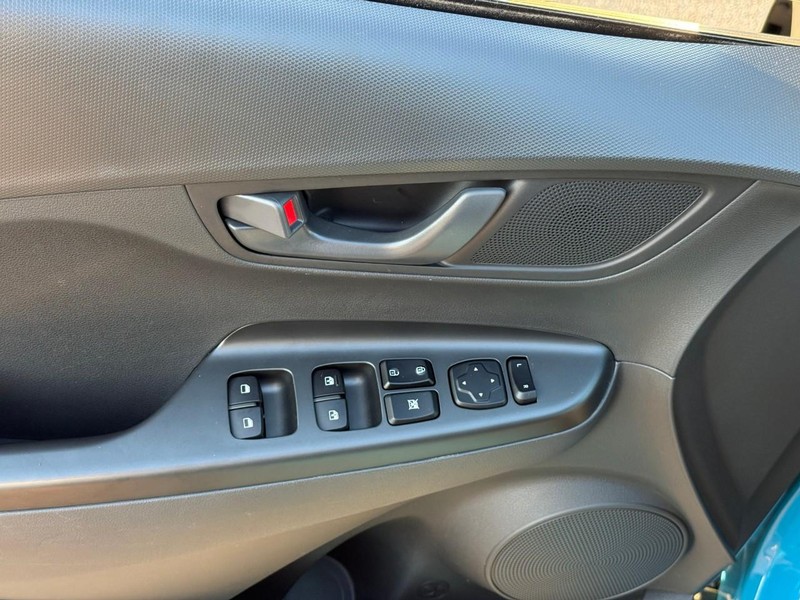 Hyundai Kona Vehicle Image 18