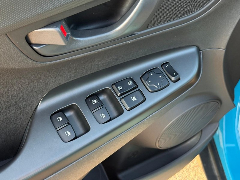 Hyundai Kona Vehicle Image 19