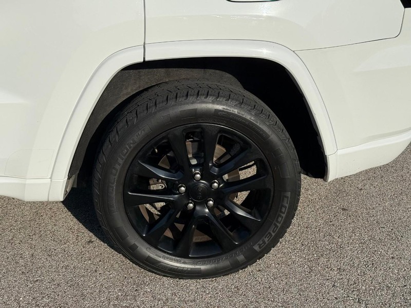Jeep Grand Cherokee Vehicle Image 05