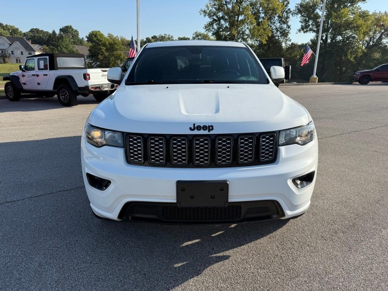 Jeep Grand Cherokee Vehicle Image 09