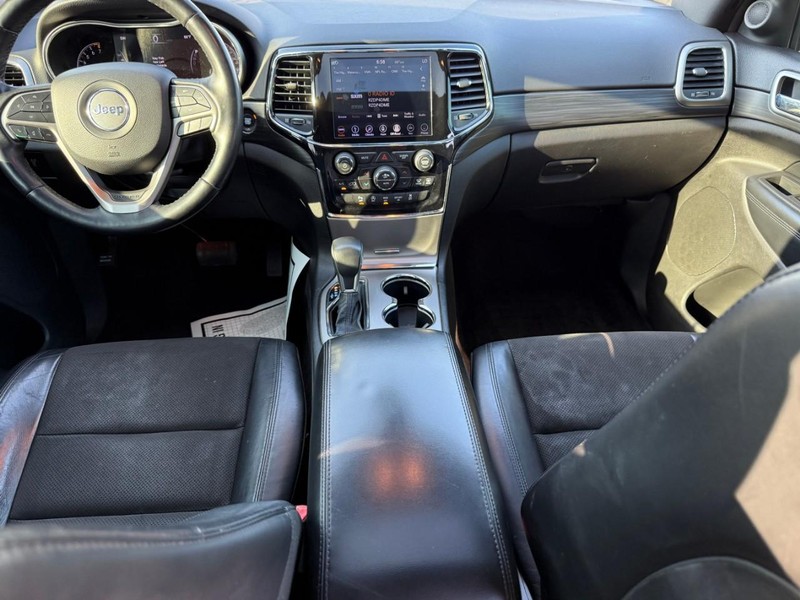 Jeep Grand Cherokee Vehicle Image 12