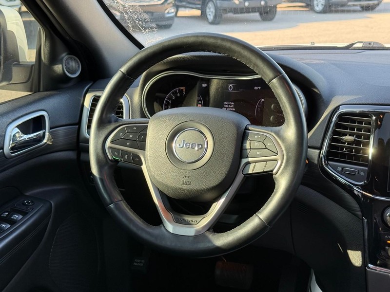 Jeep Grand Cherokee Vehicle Image 13