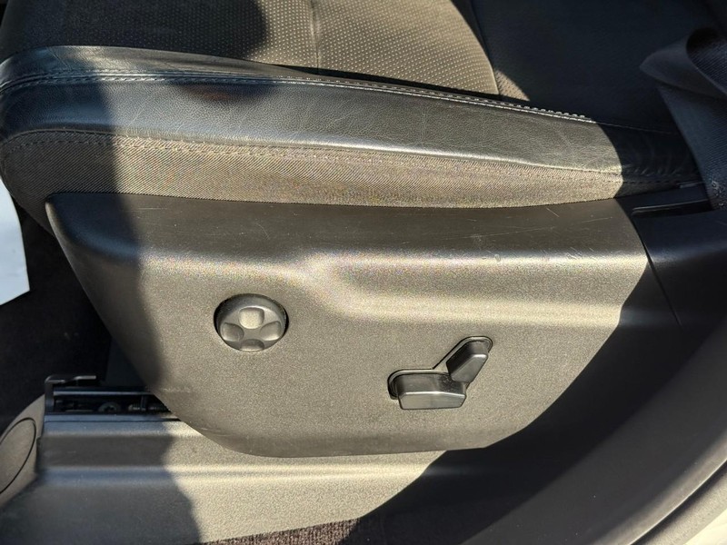 Jeep Grand Cherokee Vehicle Image 19