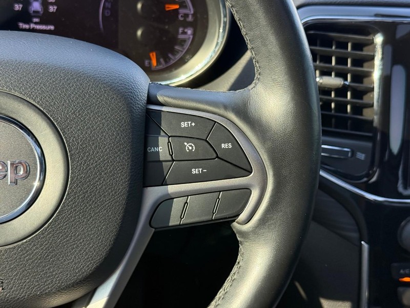 Jeep Grand Cherokee Vehicle Image 21