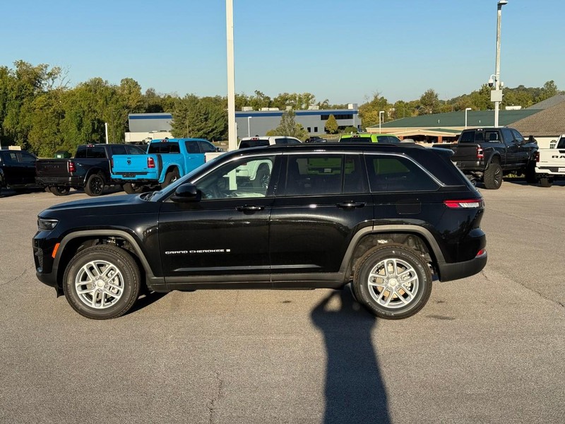 Jeep Grand Cherokee Vehicle Image 03