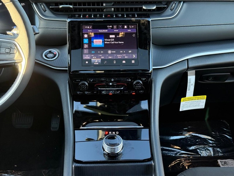 Jeep Grand Cherokee Vehicle Image 13