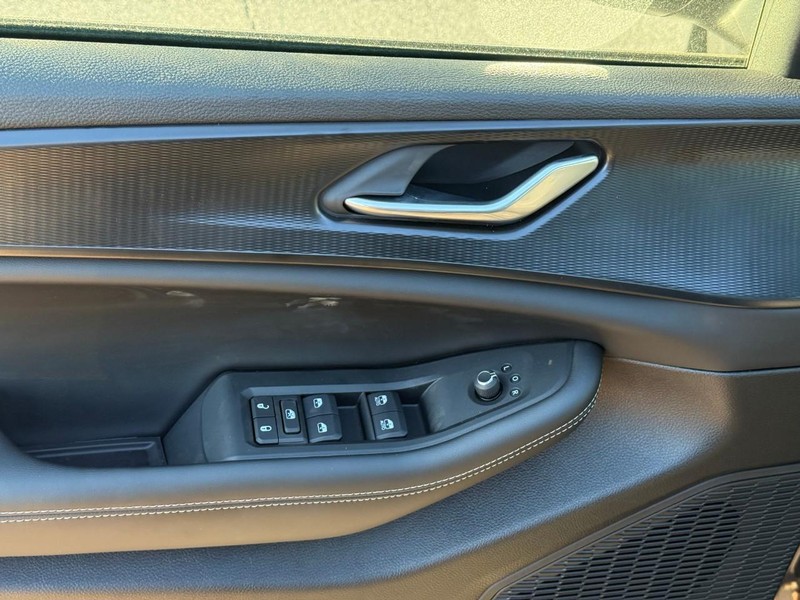 Jeep Grand Cherokee Vehicle Image 15
