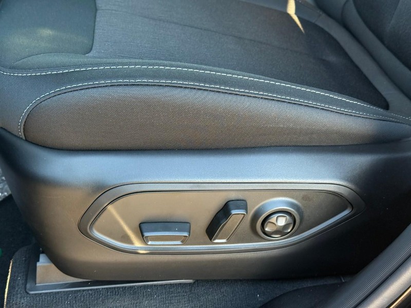 Jeep Grand Cherokee Vehicle Image 17