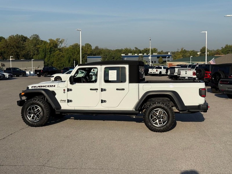 Jeep Gladiator Vehicle Image 03