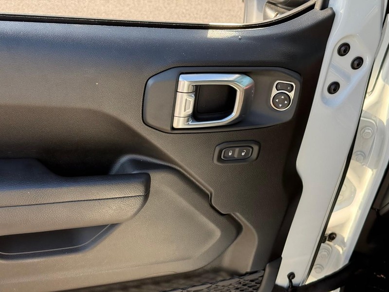 Jeep Gladiator Vehicle Image 13