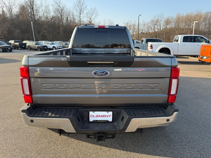 Ford Super Duty F-350 DRW Vehicle Full-screen Gallery Image 6