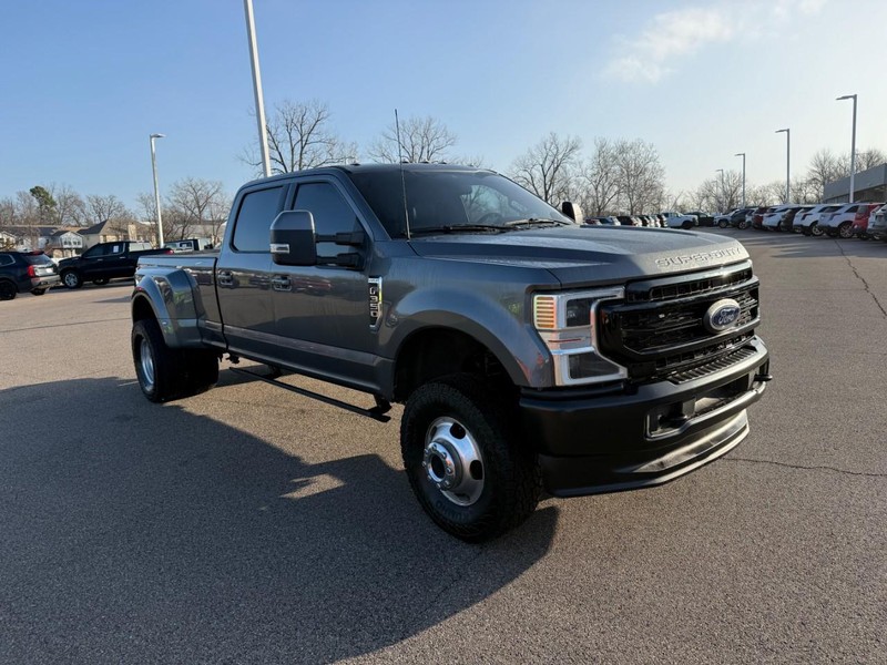 Ford Super Duty F-350 DRW Vehicle Full-screen Gallery Image 9