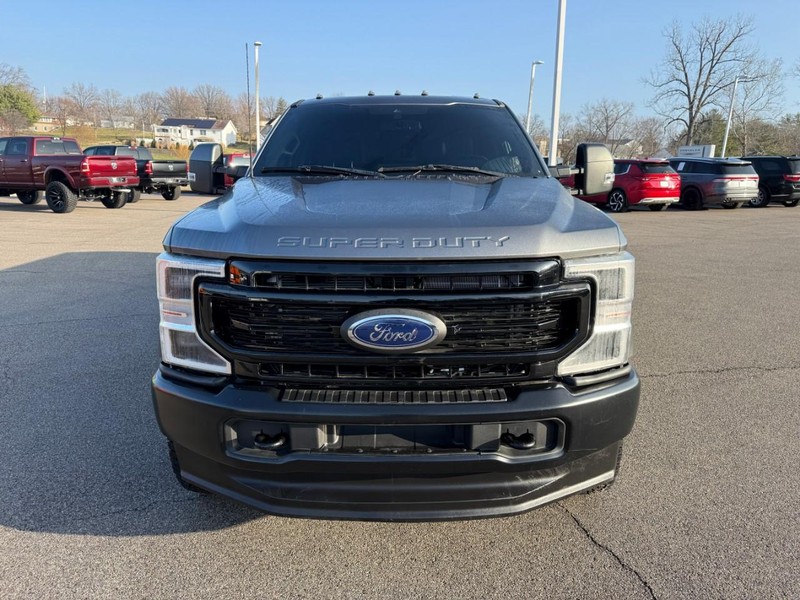 Ford Super Duty F-350 DRW Vehicle Full-screen Gallery Image 10