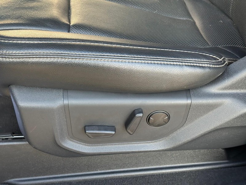 Ford Super Duty F-350 DRW Vehicle Full-screen Gallery Image 19