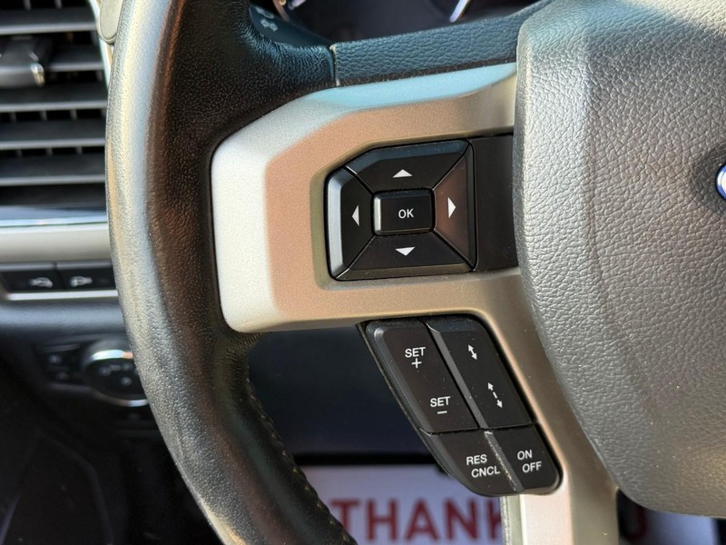 Ford Super Duty F-350 DRW Vehicle Full-screen Gallery Image 20