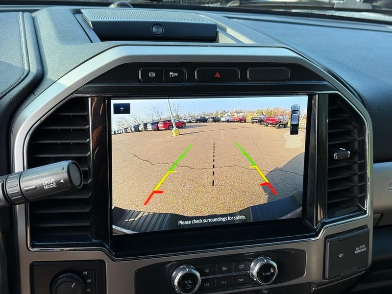 Ford Super Duty F-350 DRW Vehicle Full-screen Gallery Image 23