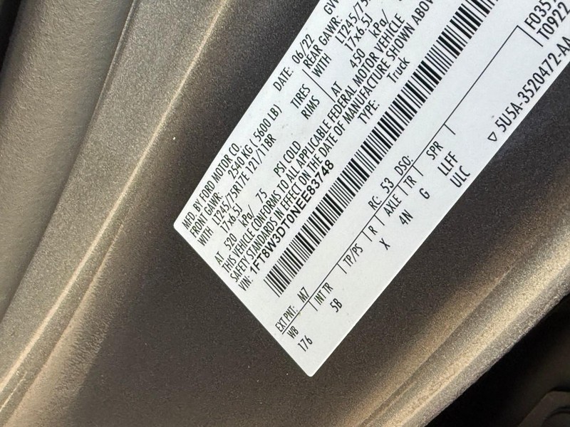 Ford Super Duty F-350 DRW Vehicle Full-screen Gallery Image 24