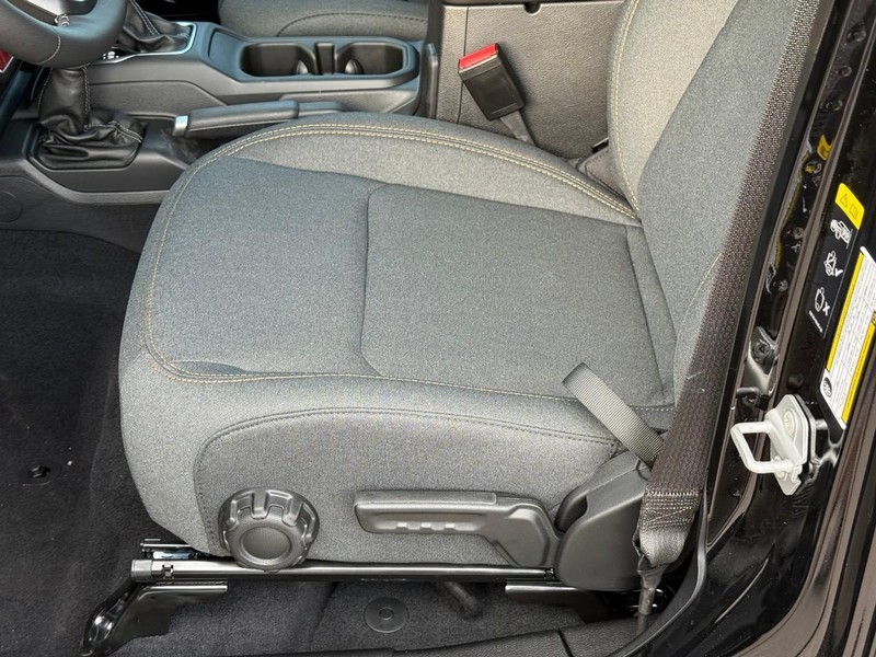 Jeep Wrangler Vehicle Image 14