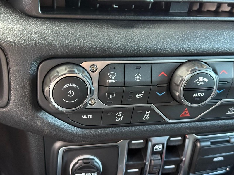 Jeep Wrangler Vehicle Image 17