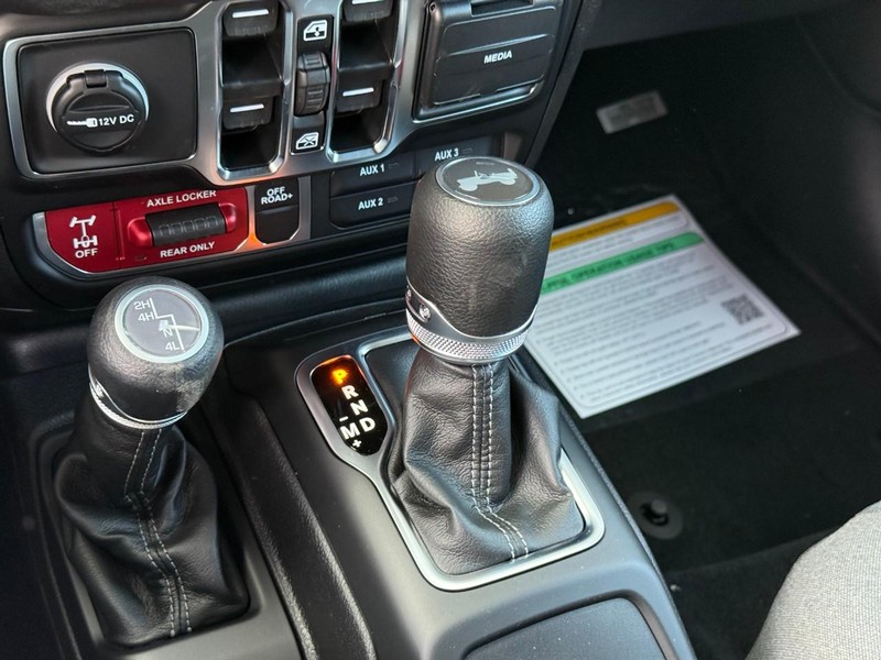 Jeep Wrangler Vehicle Image 18