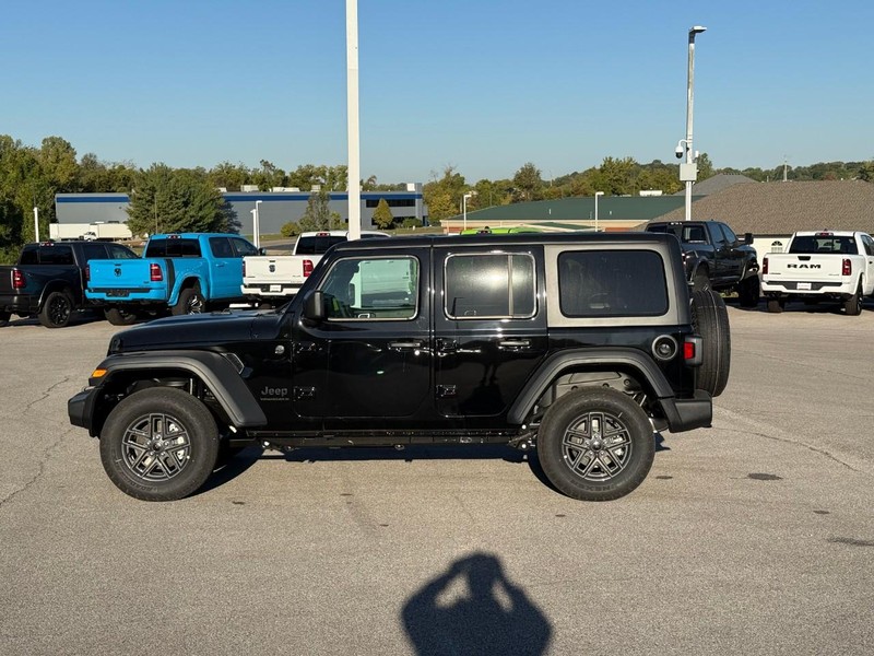 Jeep Wrangler Vehicle Image 03