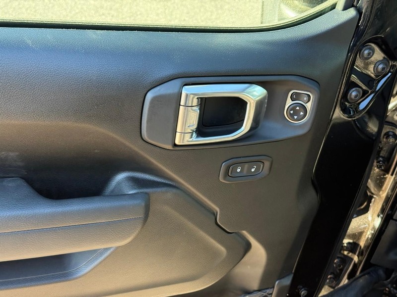 Jeep Wrangler Vehicle Image 13