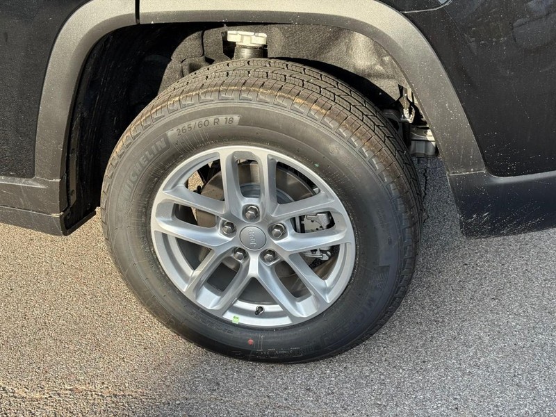 Jeep Grand Cherokee Vehicle Image 05