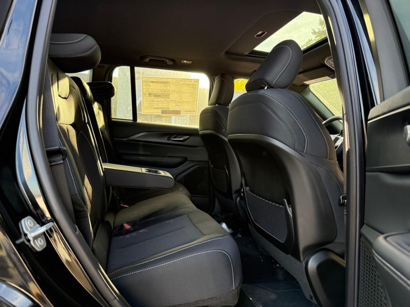 Jeep Grand Cherokee Vehicle Image 07