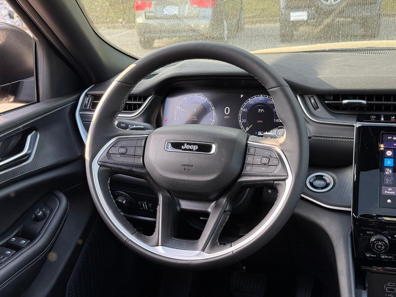 Jeep Grand Cherokee Vehicle Image 09