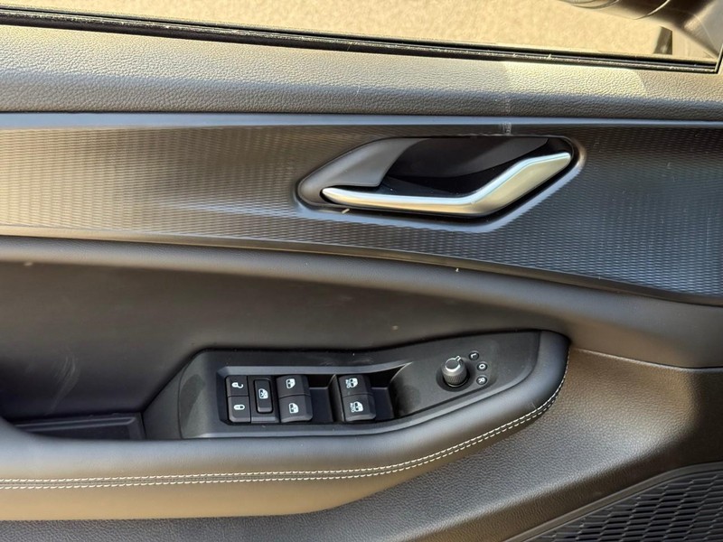 Jeep Grand Cherokee Vehicle Image 13