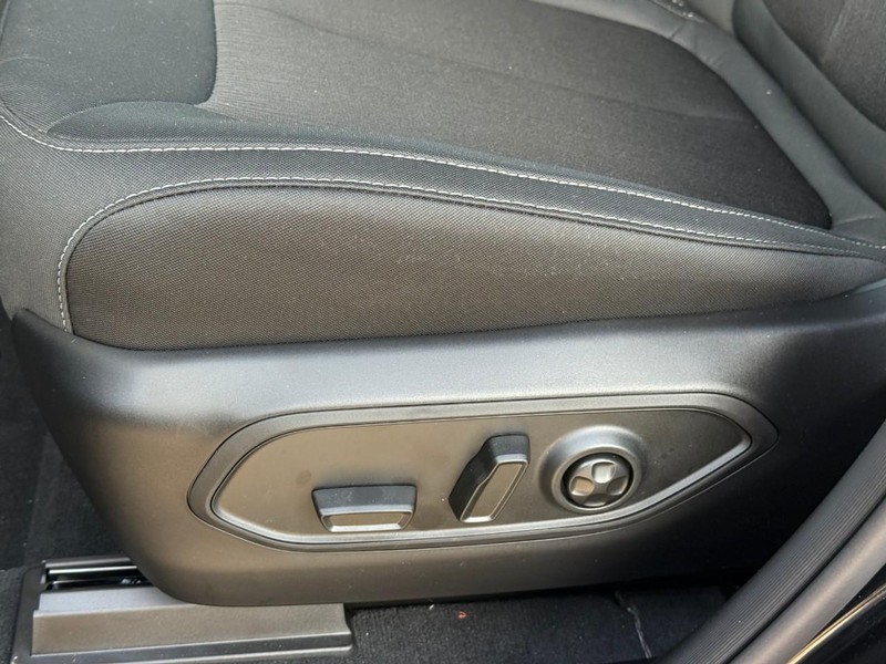 Jeep Grand Cherokee Vehicle Image 15
