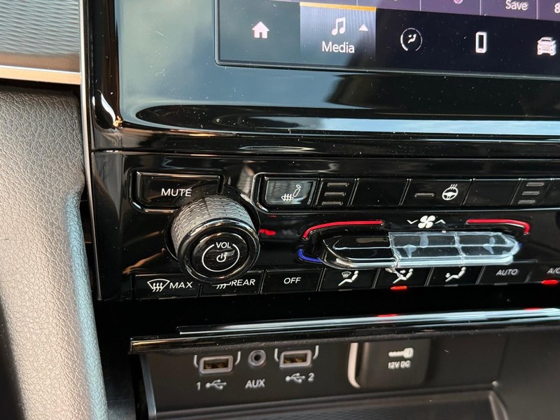 Jeep Grand Cherokee Vehicle Image 19