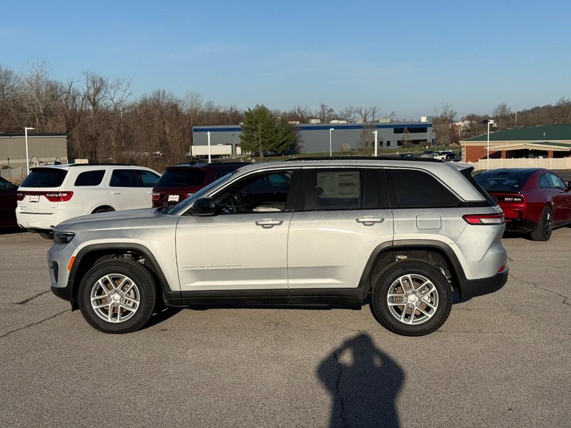 Jeep Grand Cherokee Vehicle Image 03